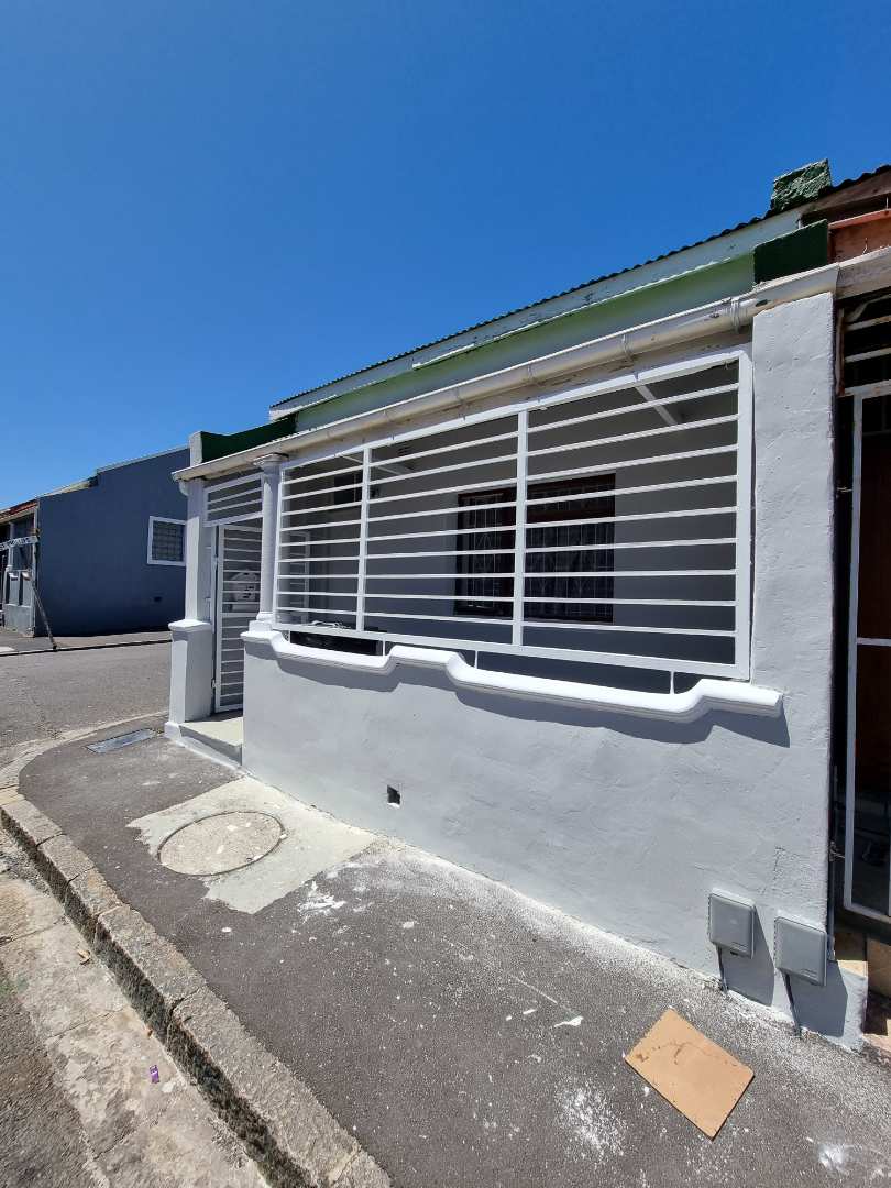 4 Bedroom Property for Sale in Zonnebloem Western Cape